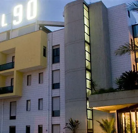 90 Hotel 3*