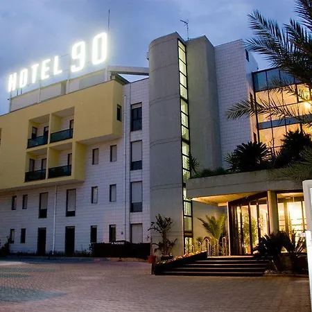 90 ホテル
